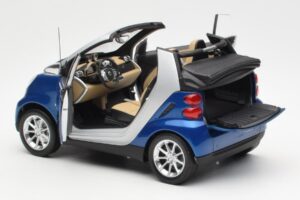 Smart Fortwo W451 Cabriolet Azul Prata Minichamps 1:18 Q0022565V001C80Q00 Metal - imagem 5 de 8