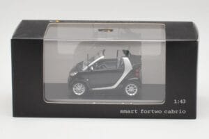 Smart Fortwo Cabrio Negro Profundo Minichamps 1:43 Q0022561V001C18Q00 Metal - imagem 4 de 4