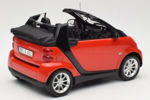 Smart Fortwo W451 Cabrio Vermelho Preto Minichamps 1:18 150036333 Metal - imagem 3 de 8