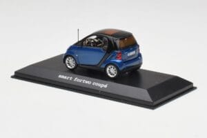 Smart Fortwo Coupe Aqua Azul Metallic & Preto Minichamps 1:43 Q0022558V001C77Q00 Metal - imagem 3 de 4