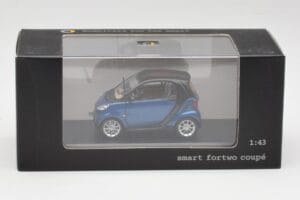 Smart Fortwo Coupe Aqua Azul Metallic & Preto Minichamps 1:43 Q0022558V001C77Q00 Metal - imagem 4 de 4