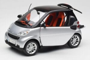 Smart Fortwo Coupé W451 Prateado & Preto Minichamps 1:18 Q0022528V001C75Q00 Metal - imagem 2 de 8