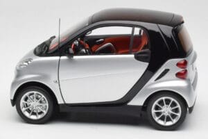 Smart Fortwo Coupé W451 Prateado & Preto Minichamps 1:18 Q0022528V001C75Q00 Metal - imagem 4 de 8