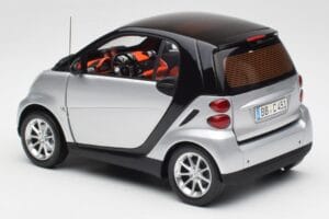 Smart Fortwo Coupé W451 Prateado & Preto Minichamps 1:18 Q0022528V001C75Q00 Metal - imagem 7 de 8