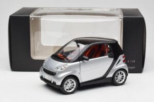 Smart Fortwo Coupé W451 Prateado & Preto Minichamps 1:18 Q0022528V001C75Q00 Metal - imagem 8 de 8