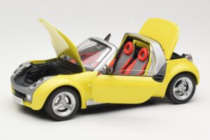 Smart Roadster 452 Amarelo Bburago 1:18 34099-M2 Metal - imagem 2 de 8