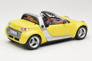 Smart Roadster 452 Amarelo Bburago 1:18 34099-M2 Metal - imagem 3 de 8