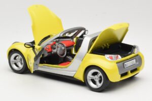 Smart Roadster 452 Amarelo Bburago 1:18 34099-M2 Metal - imagem 5 de 8