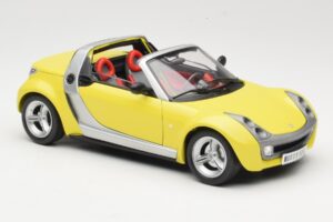 Smart Roadster 452 Amarelo Bburago 1:18 34099-M2 Metal - imagem 6 de 8
