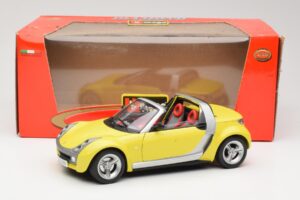 Smart Roadster 452 Amarelo Bburago 1:18 34099-M2 Metal - imagem 8 de 8