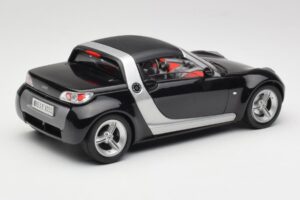 Smart Roadster Preto Bburago 1:18 34099-M1 Metal - imagem 3 de 8