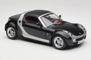 Smart Roadster Preto Bburago 1:18 34099-M1 Metal - imagem 6 de 8