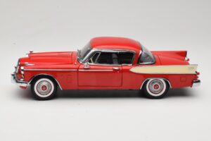 Studebaker Golden Hawk Apache Red Motor City 1:18 80009 Metal - imagem 4 de 8