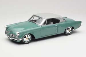 Studebaker Starliner Seafoam Verde & Shasta Branco Maisto 1:18 31651 Metal