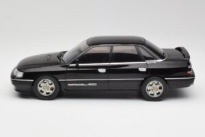Subaru Legacy RS Preto IXO 1:18 18CMC131A Metal - imagem 3 de 6