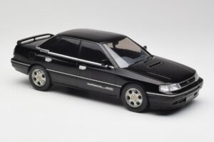 Subaru Legacy RS Preto IXO 1:18 18CMC131A Metal - imagem 4 de 6