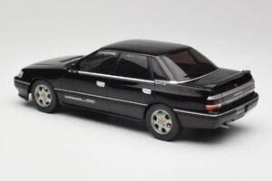 Subaru Legacy RS Preto IXO 1:18 18CMC131A Metal - imagem 5 de 6