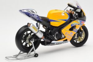 Suzuki GSX-R 1000 Team Alstare Corona Extra T. Corser WSB 2005 Minichamps 1:12 122052211 Metal - imagem 3 de 6