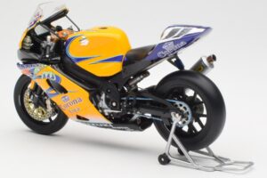 Suzuki GSX-R 1000 Team Alstare Corona Extra T. Corser WSB 2005 Minichamps 1:12 122052211 Metal - imagem 5 de 6