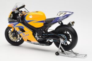 Suzuki GSX-R 1000 Team Alstare Corona Extra Y. Kagayama WSB 2005 Minichamps 1:12 122052271 Metal - imagem 5 de 6