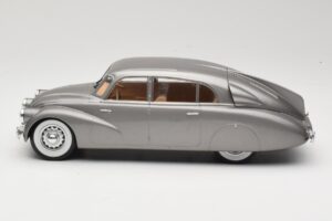 Tatra 87 Cinzento MCG 1:18 MCG18068 Metal - imagem 3 de 6