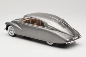 Tatra 87 Cinzento MCG 1:18 MCG18068 Metal - imagem 5 de 6