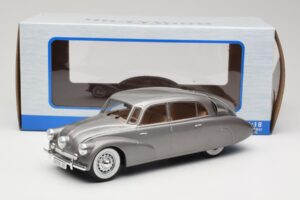 Tatra 87 Cinzento MCG 1:18 MCG18068 Metal - imagem 6 de 6