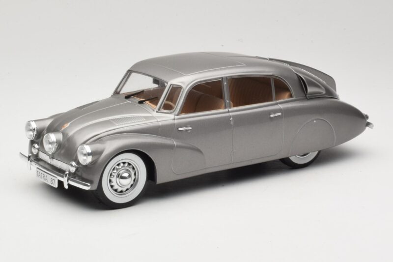 Tatra 87 Cinzento MCG 1:18 MCG18068 Metal