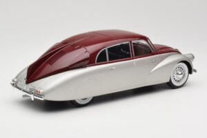 Tatra 87 Prata & Vermelho Escuro MCG 1:18 MCG18067 Metal - imagem 2 de 6