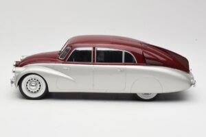 Tatra 87 Prata & Vermelho Escuro MCG 1:18 MCG18067 Metal - imagem 3 de 6