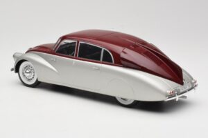 Tatra 87 Prata & Vermelho Escuro MCG 1:18 MCG18067 Metal - imagem 5 de 6