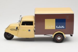 Tempo Hanseat 100 Jahre KaDeWe Minichamps 1:18 0686354688 Metal - imagem 4 de 8