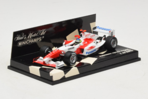Toyota TF104 Panasonic #16 C. da Matta Panasonic Toyota Racing 2004 Minichamps 1:43 400040016 Metal - imagem 2 de 5