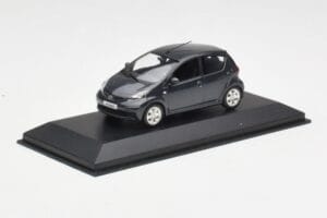 Toyota Aygo AB10 Grey Metallic Minichamps 1:43 AYGO001 Metal - imagem 2 de 4