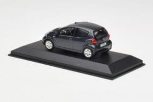 Toyota Aygo AB10 Grey Metallic Minichamps 1:43 AYGO001 Metal - imagem 3 de 4
