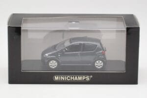 Toyota Aygo AB10 Grey Metallic Minichamps 1:43 AYGO001 Metal - imagem 4 de 4