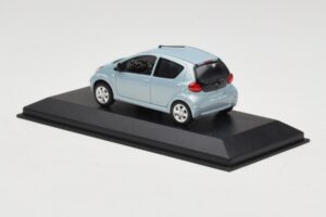 Toyota Aygo Light Blue Metallic Minichamps 1:43 TOYOTA012 Metal - imagem 3 de 4