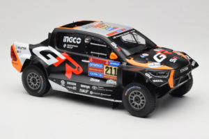 Toyota GR DKR Hilux Evo #211 H. Lategan / B. Cummings Rally Dakar 2025 IXO 1:18 18RMC237 Metal - imagem 4 de 6