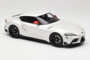 Toyota GR Supra A90 Fuji Speedway Edition White Pearl Metallic GT Spirit 1:18 GT341 Resina - imagem 4 de 6