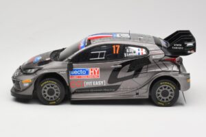 Toyota GR Yaris Rally1 #17 Toyota Gazoo Racing WRT S. Ogier / V. Landais Rally Finland 2024 IXO 1:18 18RMC216 Metal - imagem 3 de 6