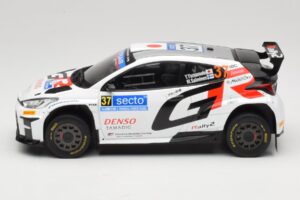 Toyota GR Yaris Rally2 #37 Y. Yamamoto Rally Finland 2024 IXO 1:18 18RMC212A Metal - imagem 3 de 6