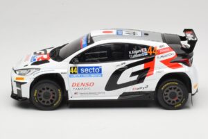 Toyota GR Yaris Rally2 #44 H. Kogure Rally Finland 2024 IXO 1:18 18RMC212B Metal - imagem 3 de 6