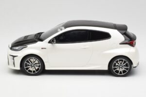 Toyota GRMN Yaris Rally Package Branco Otto 1:18 OT1071 Resina - imagem 3 de 6