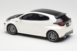 Toyota GRMN Yaris Rally Package Branco Otto 1:18 OT1071 Resina - imagem 5 de 6