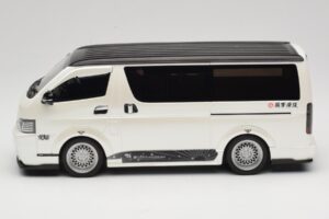 Toyota Hiace Super GL Pearl White Otto 1:18 OT1136 Resina - imagem 3 de 6