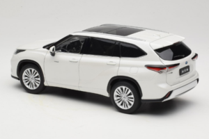 Toyota Highlander XU70 Branco OEM 1:18 26071-2011 Metal - imagem 7 de 8