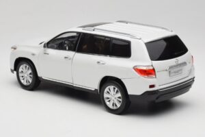 Toyota Highlander XU40 Branco Paudi Model 1:18 2043612-W1 Metal - imagem 7 de 8
