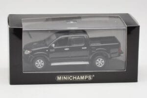 Toyota Hilux Preto Minichamps 1:43 400166662 Metal - imagem 4 de 4