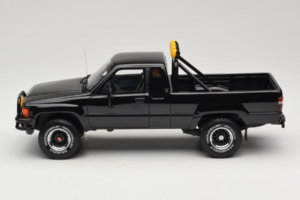 Toyota Hilux N60 SR5 Pickup Preto Otto 1:18 OT481B Resina - imagem 3 de 6