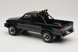 Toyota Hilux N60 SR5 Pickup Preto Otto 1:18 OT481B Resina - imagem 5 de 6
